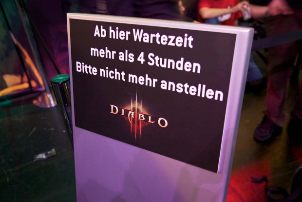 Wie vergangenes Jahr gab es die längste Schlange für das Anspielen von Diablo 3. (Bild: Michael Wieczorek)